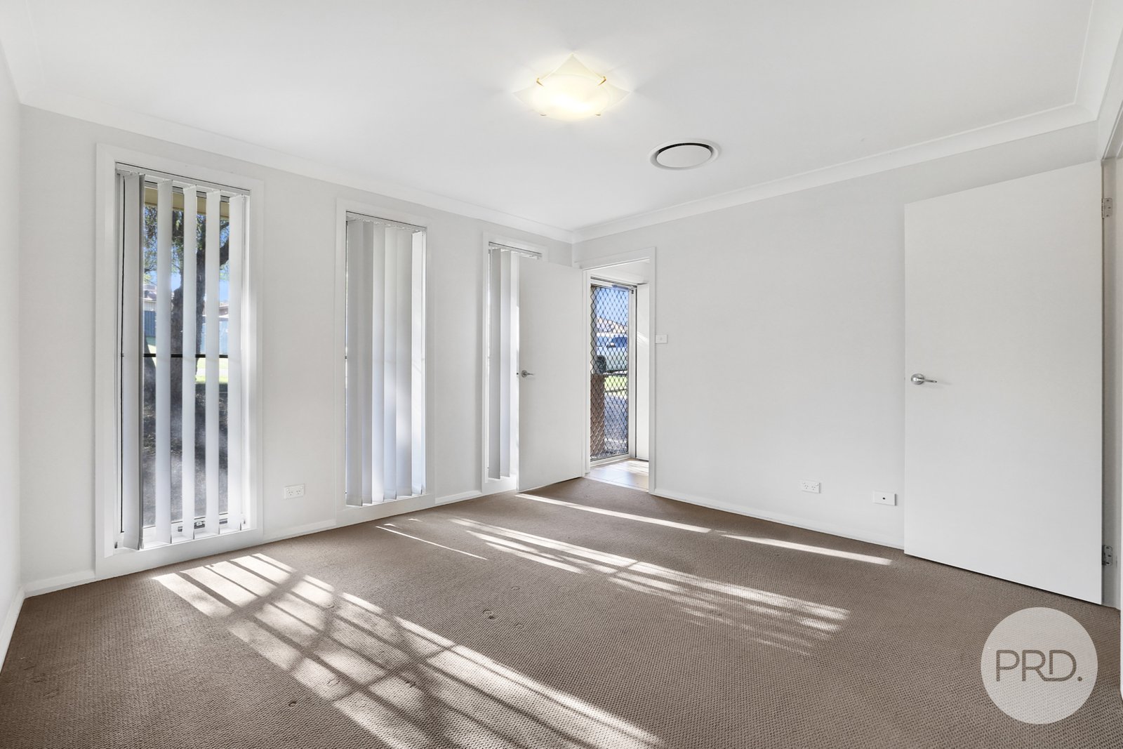 17 Regal Park Drive TAMWORTH 5