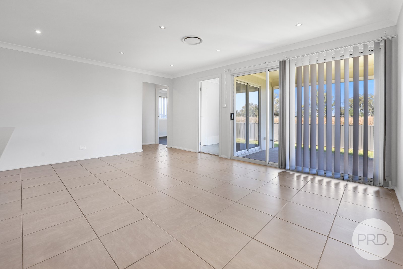 17 Regal Park Drive TAMWORTH 14