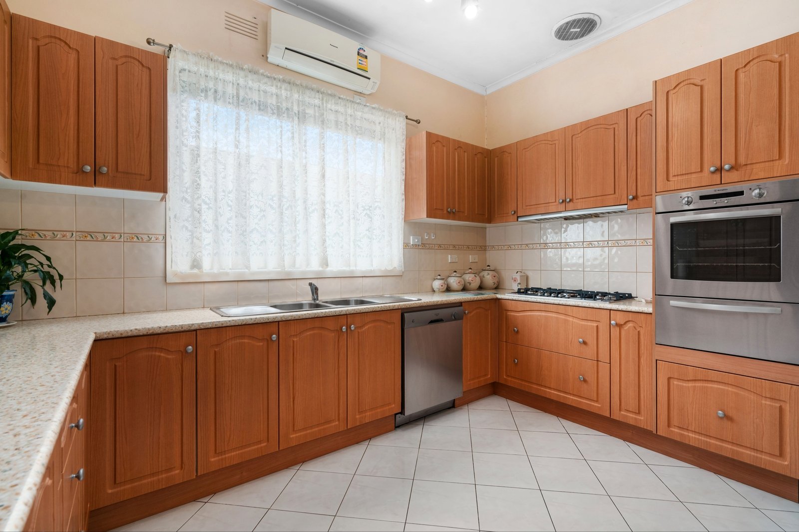 Real Estate and Property in 17 Reidford Avenue, Preston, VIC