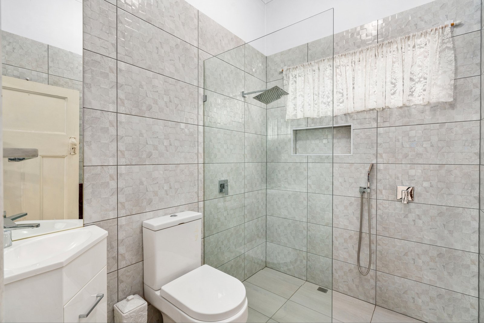 Real Estate and Property in 17 Reidford Avenue, Preston, VIC