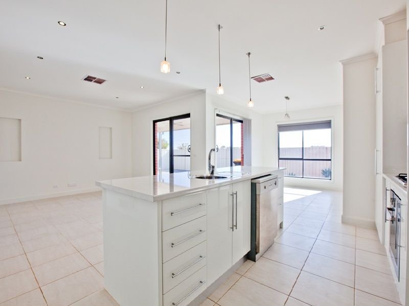 17 Rita Drive MILDURA 8