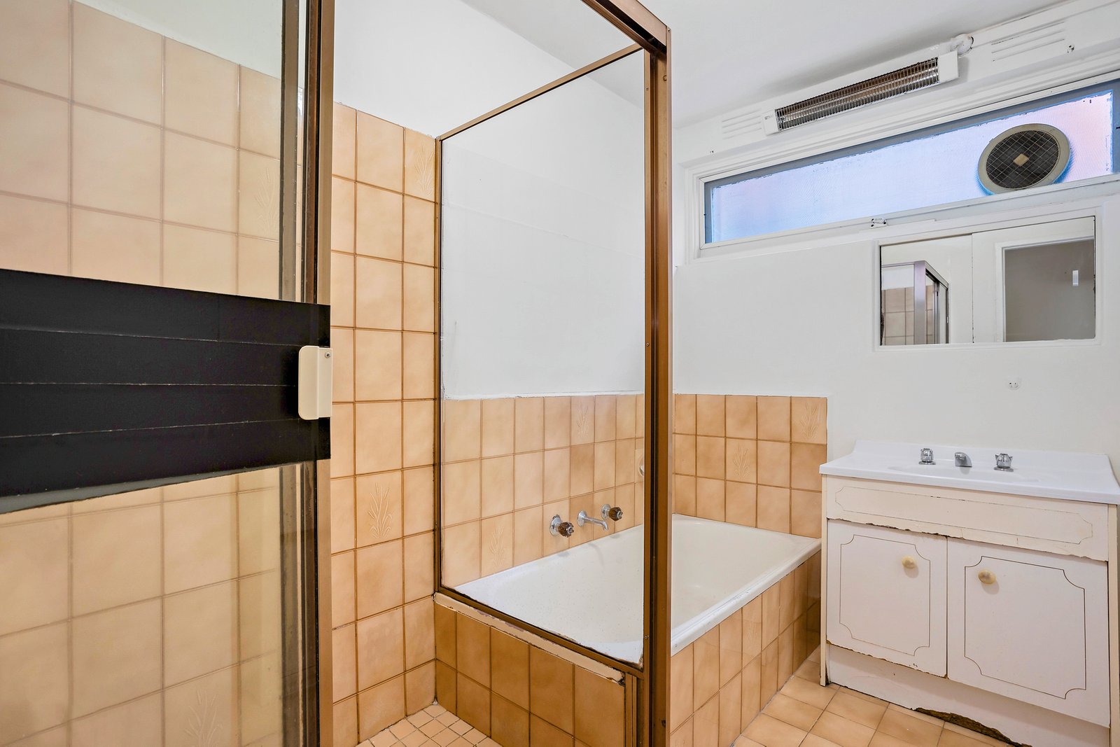 Real Estate and Property in 1/7 Robert Street, Elwood, VIC