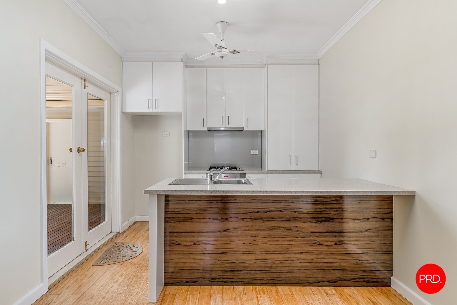 17 Royal Ave  KENNINGTON 2