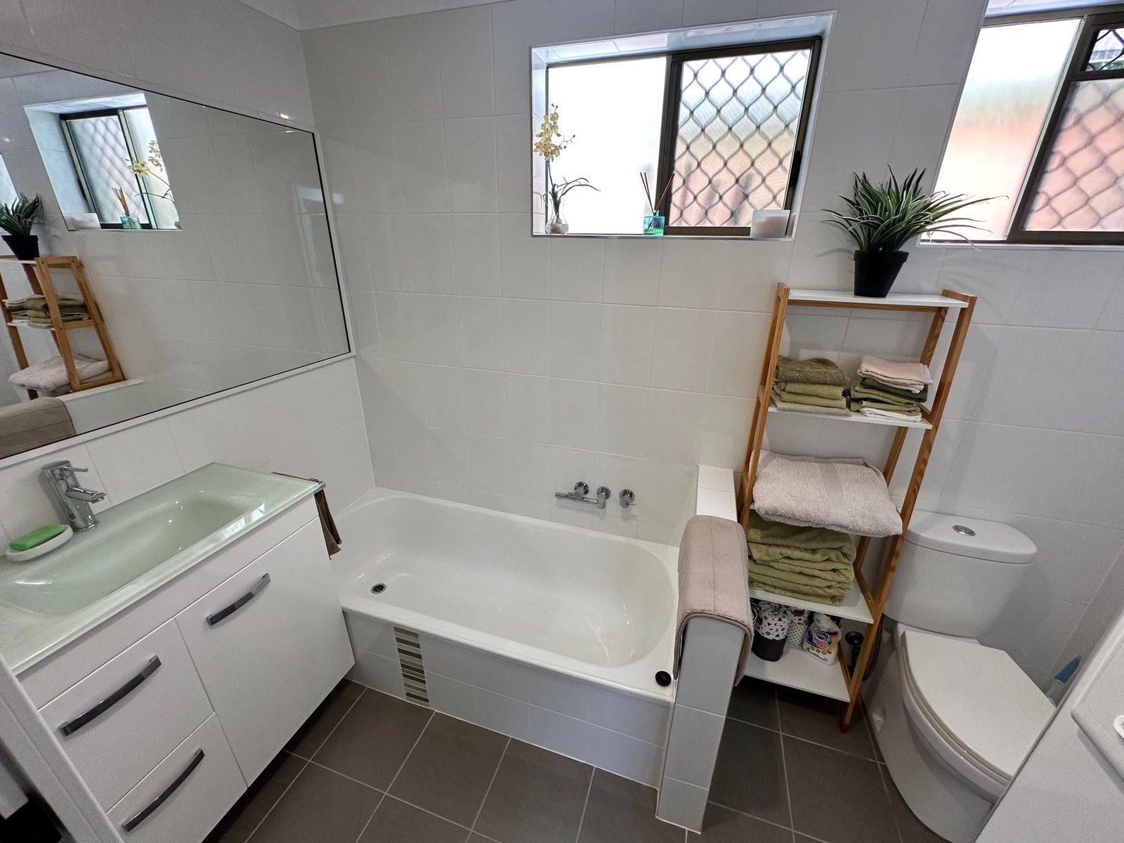 17 Sayre Crescent BOYNE ISLAND 12