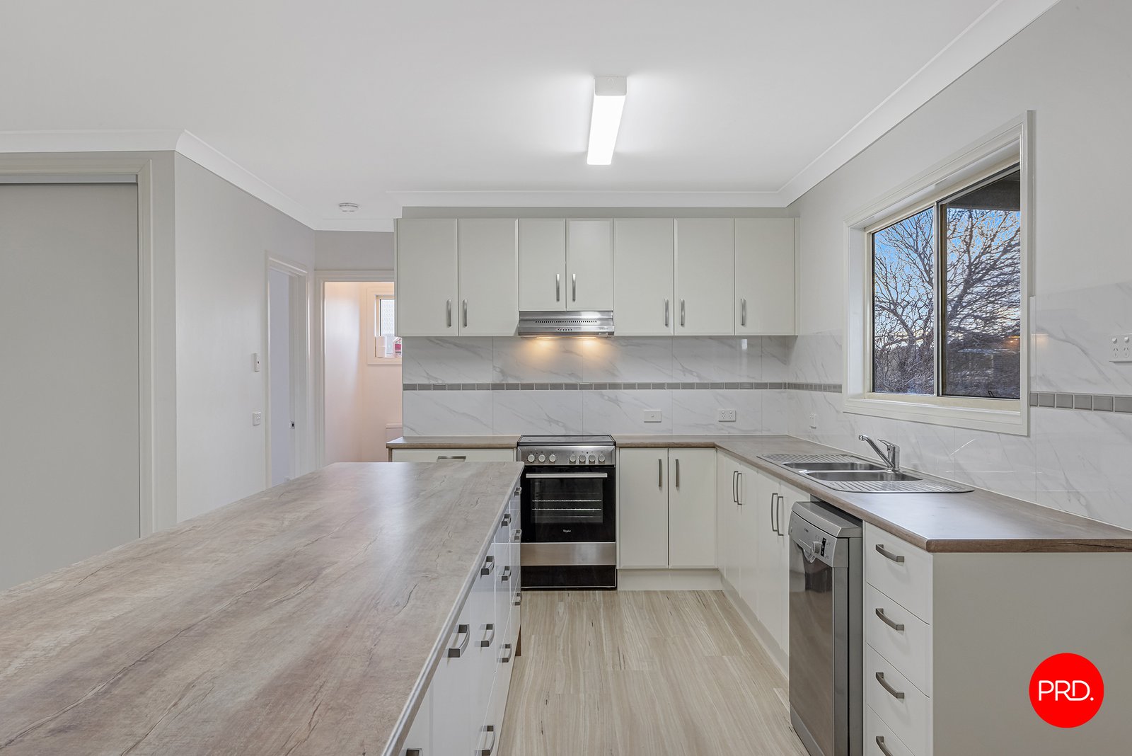 17 Shaw Court BAGSHOT 7