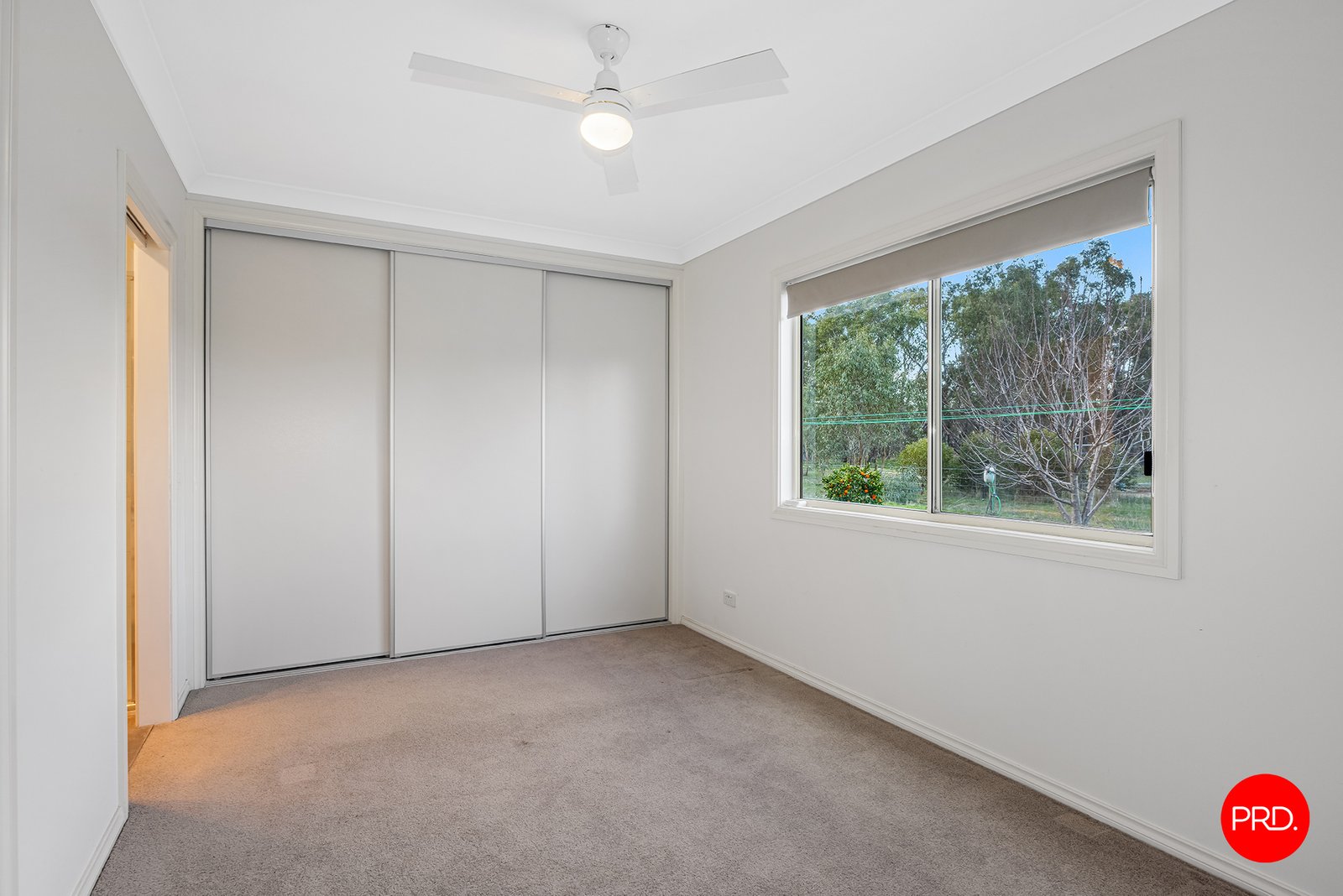 17 Shaw Court BAGSHOT 9