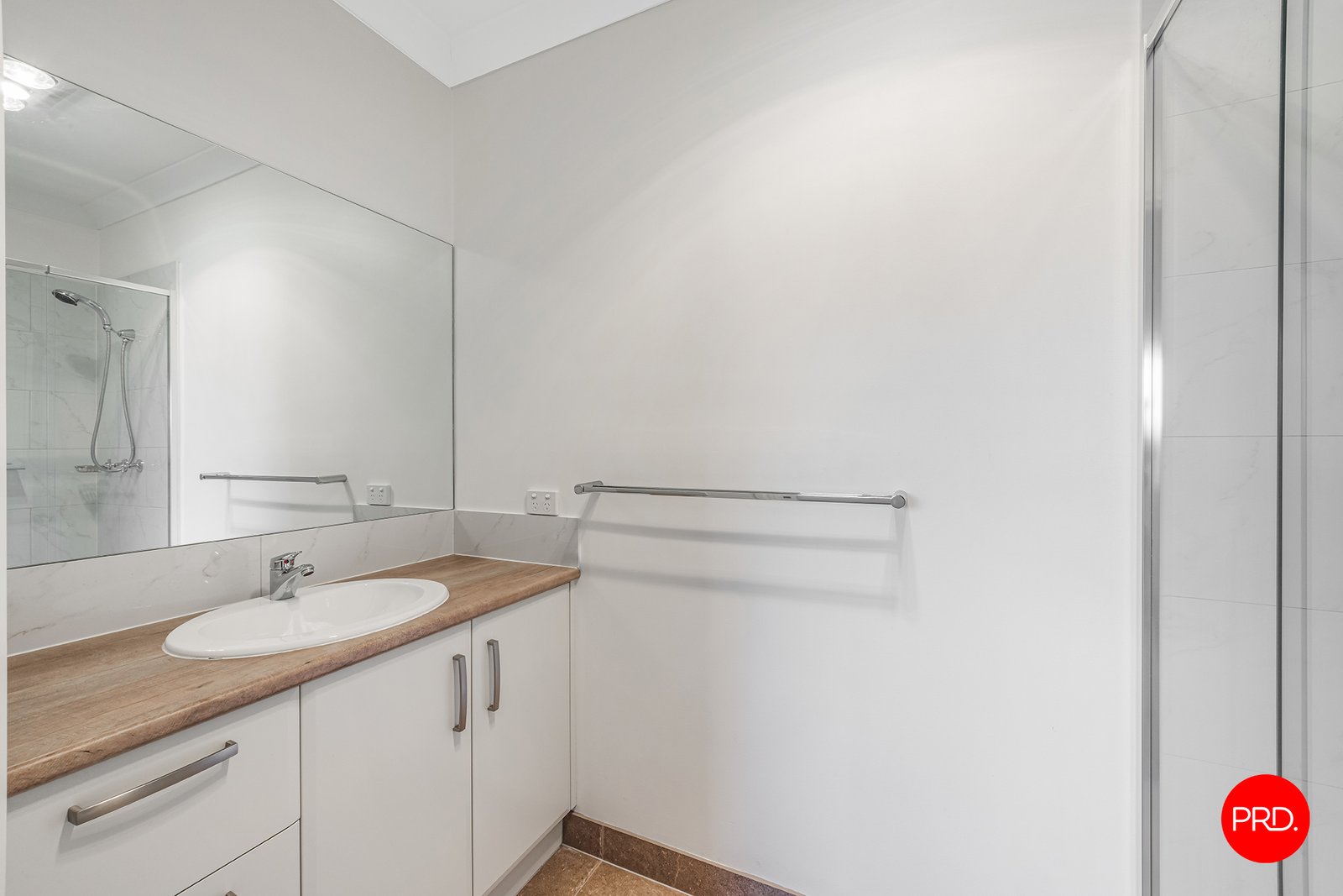 17 Shaw Court BAGSHOT 10