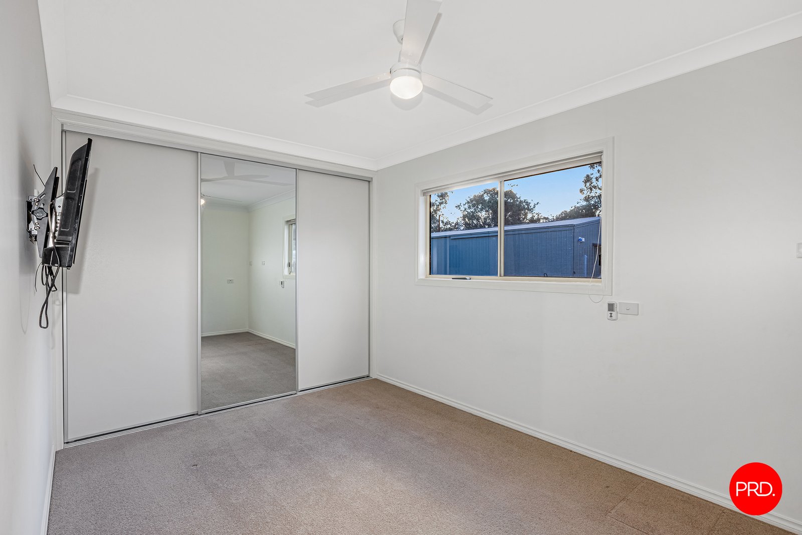 17 Shaw Court BAGSHOT 13