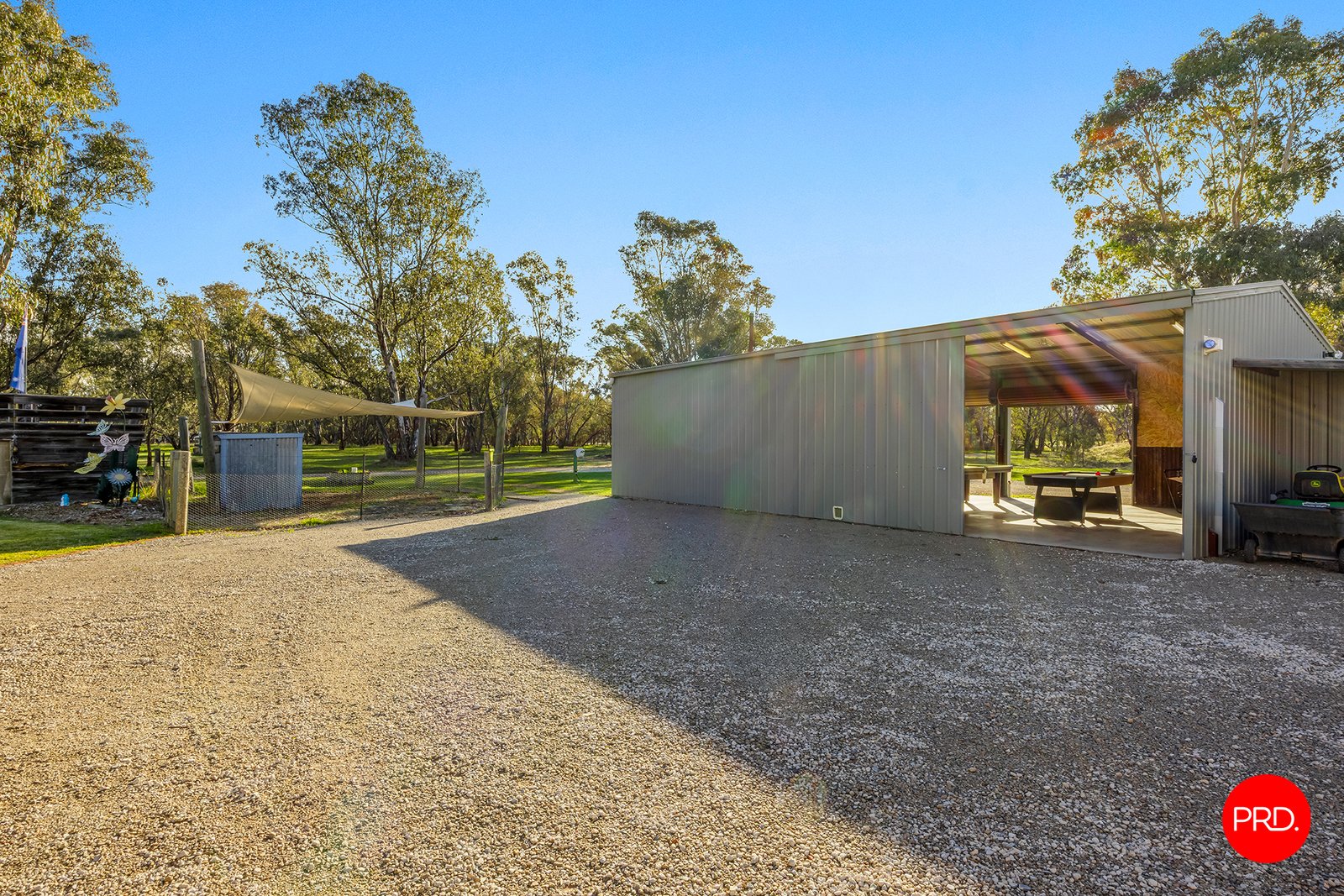 17 Shaw Court BAGSHOT 16