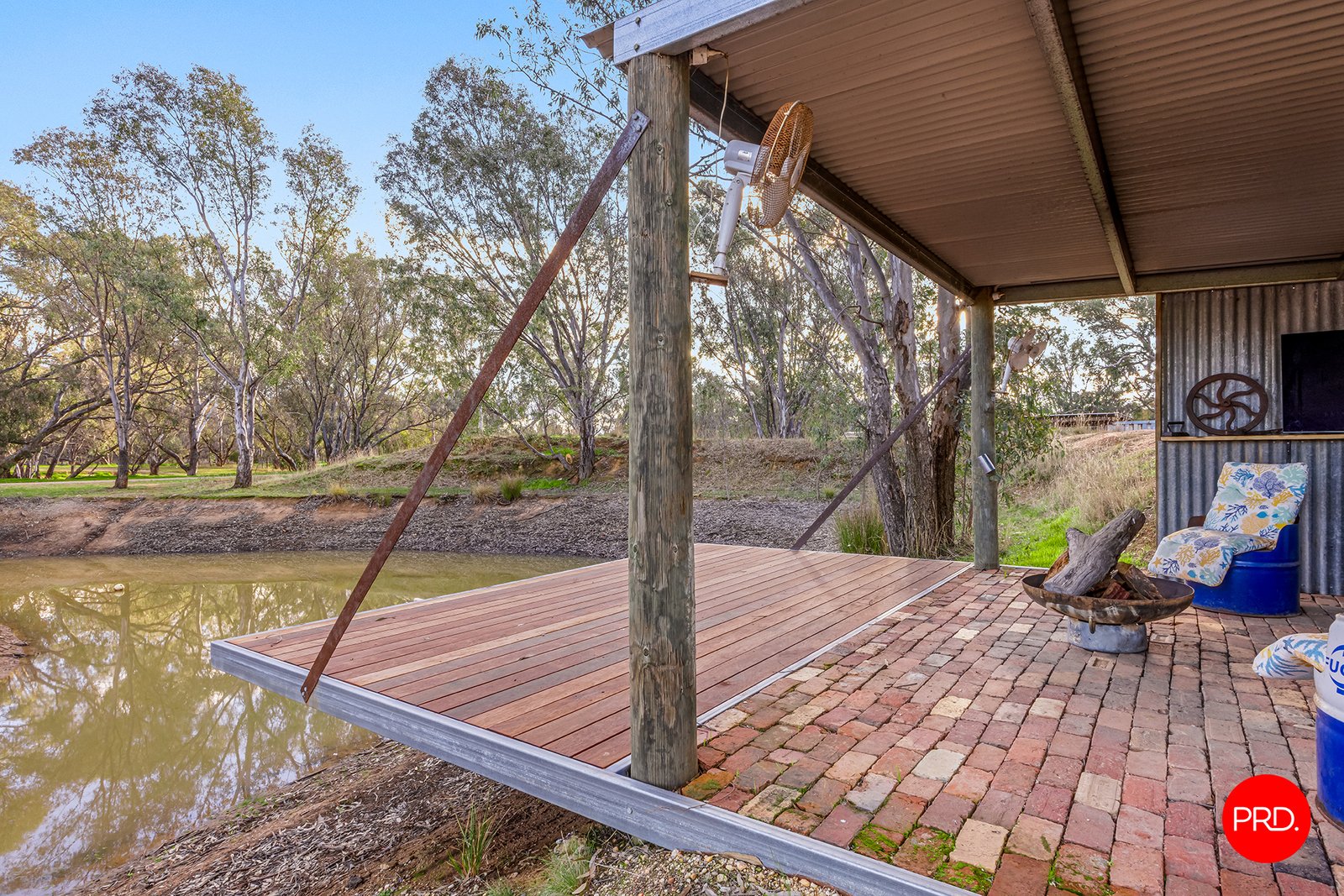 17 Shaw Court BAGSHOT 18