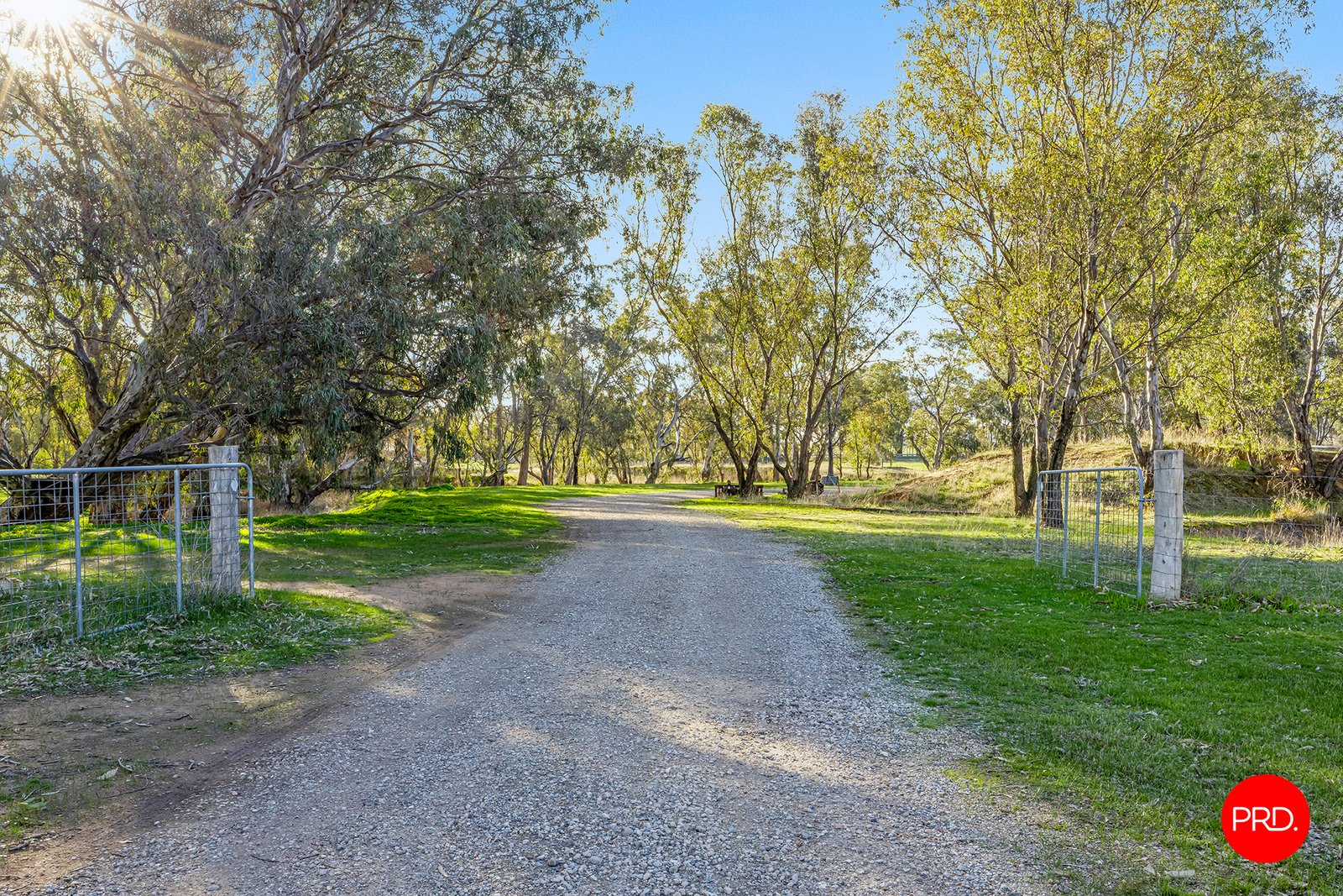 17 Shaw Court BAGSHOT 21