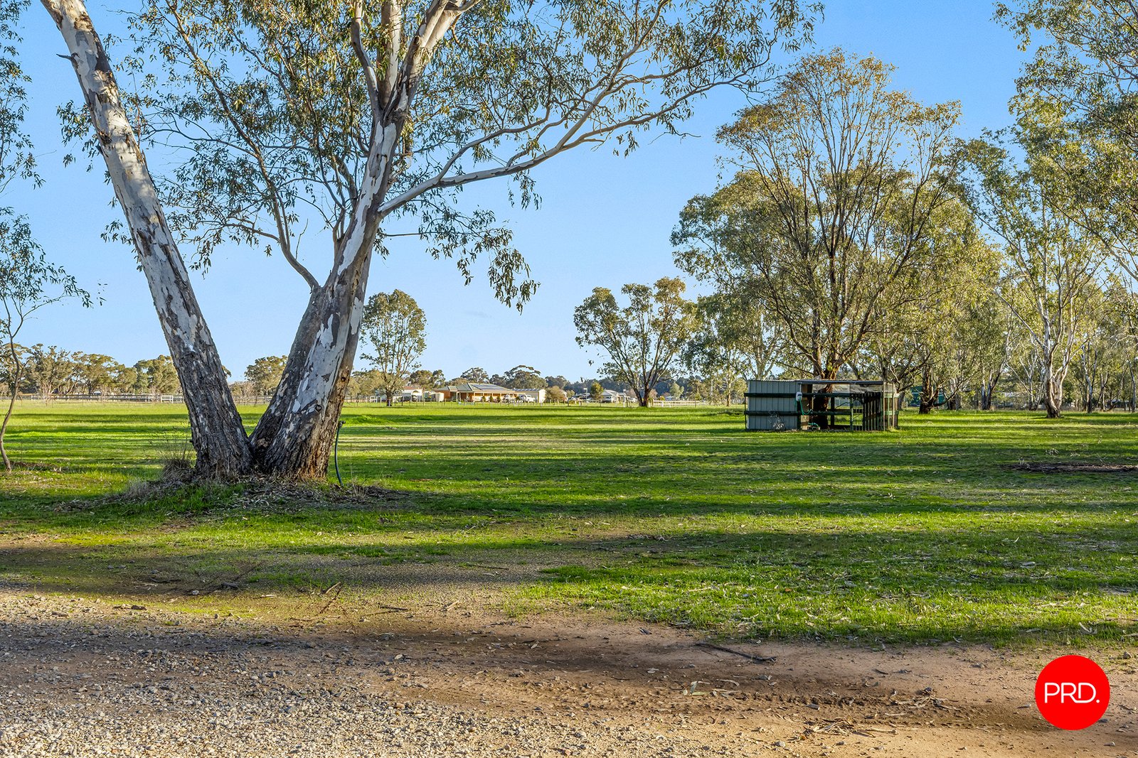 17 Shaw Court BAGSHOT 32