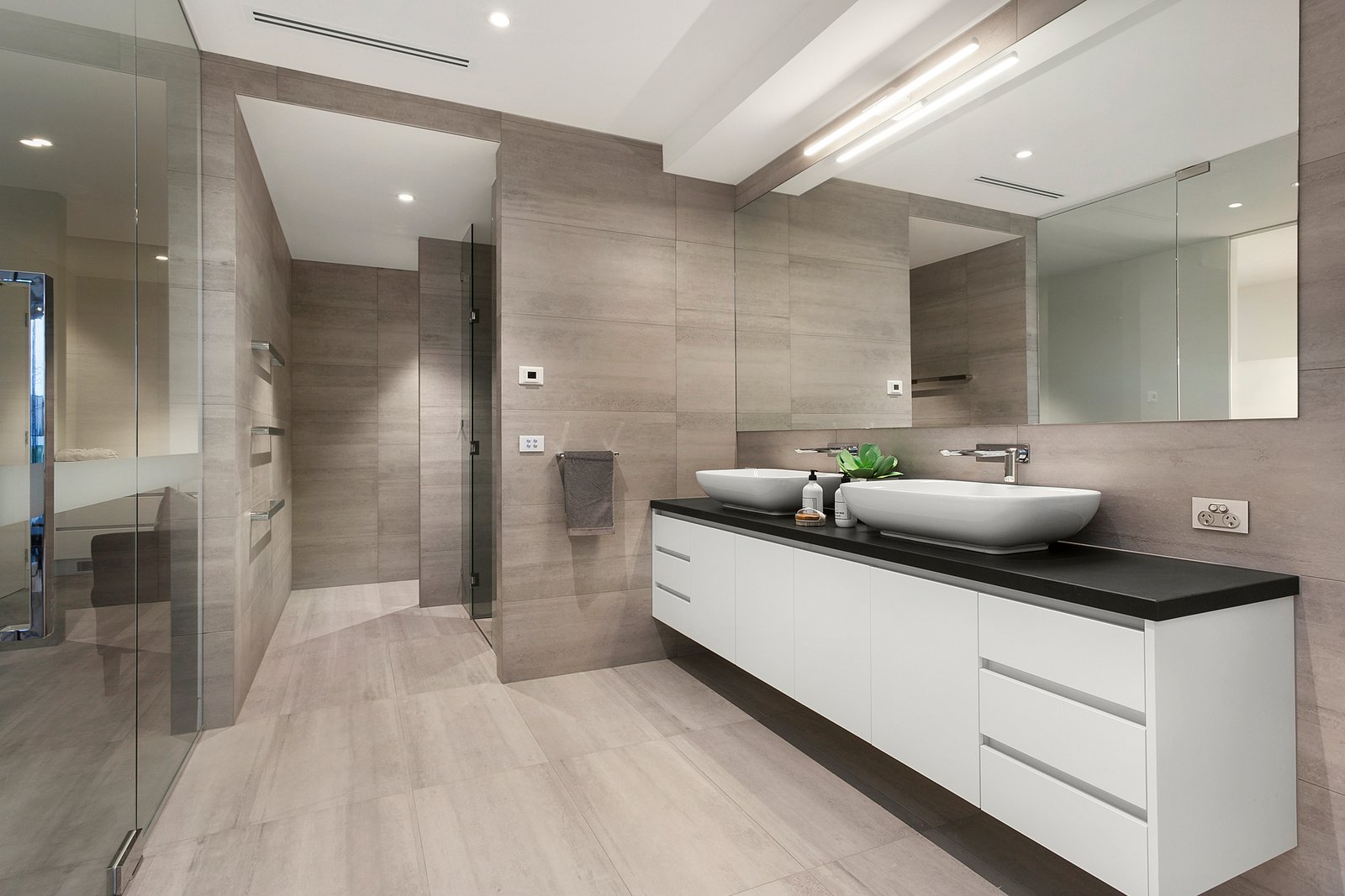 Real Estate and Property in 17 Spring Road, Malvern, VIC