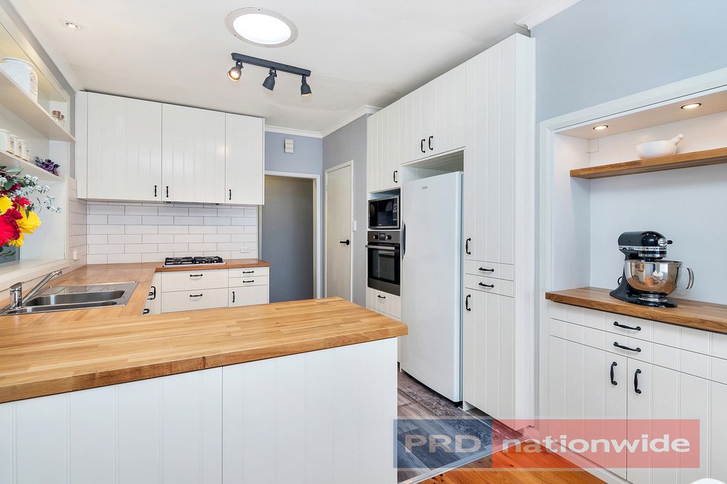 17 Springs Road BROWN HILL 3