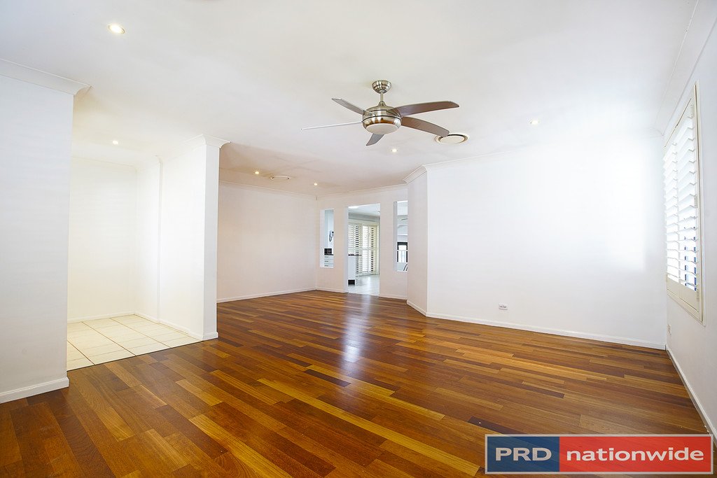 17 Stoke Crescent SOUTH PENRITH 4