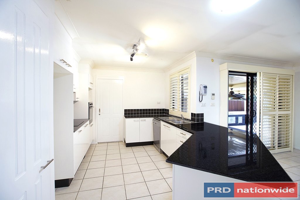 17 Stoke Crescent SOUTH PENRITH 6