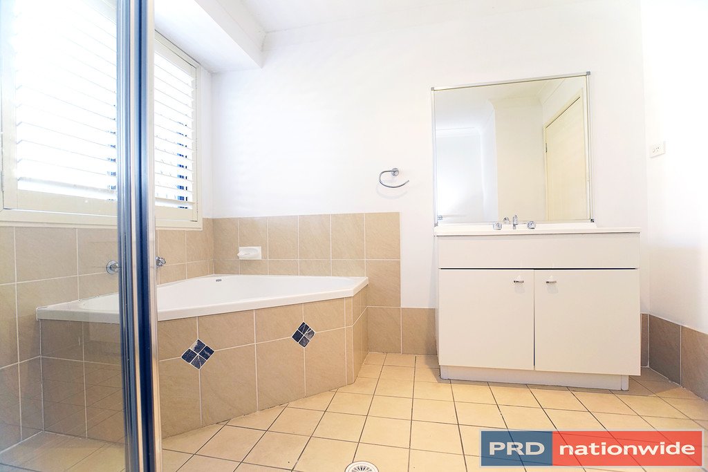 17 Stoke Crescent SOUTH PENRITH 8