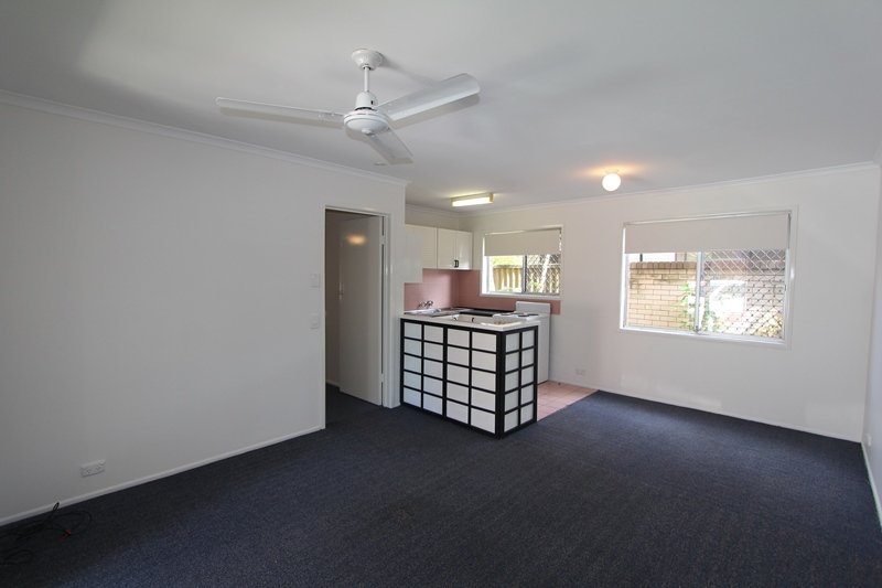 1/7 Surf Parade BROADBEACH 2