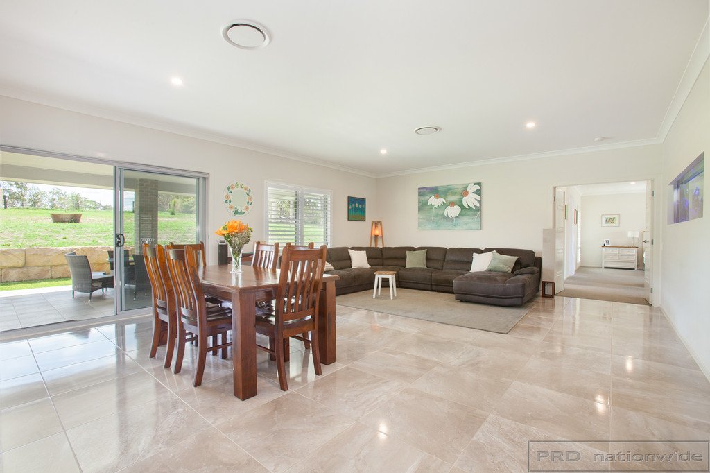 17 Sutton Grove BRANXTON 8