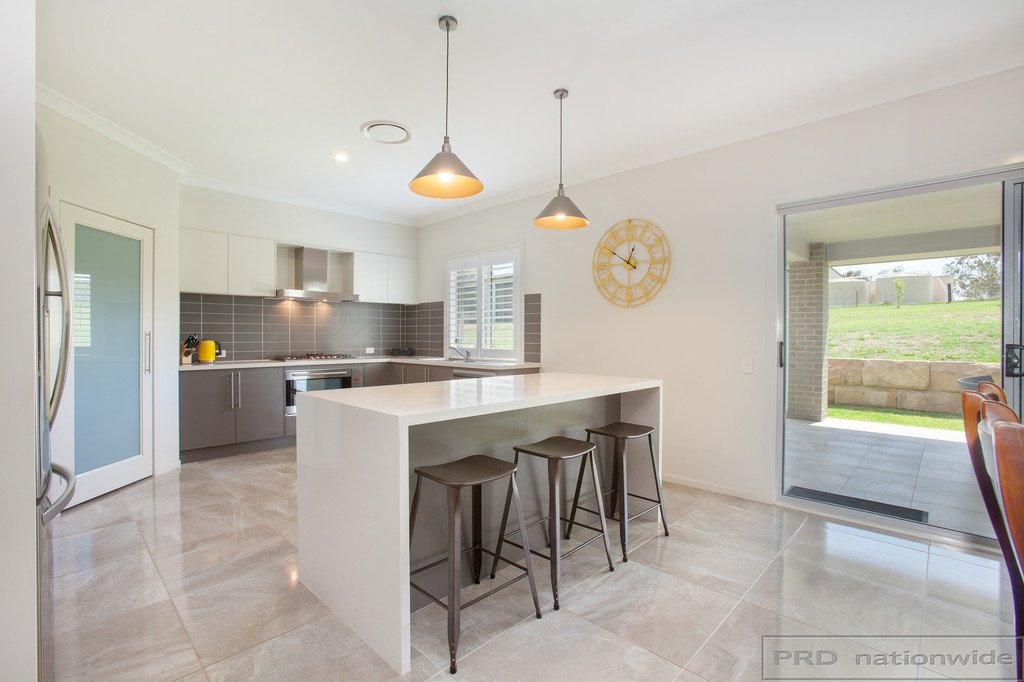 17 Sutton Grove BRANXTON 9