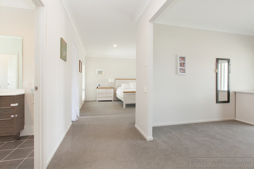 17 Sutton Grove BRANXTON 14