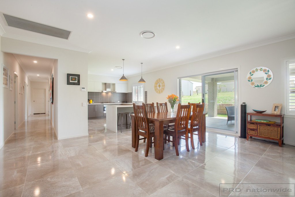 17 Sutton Grove BRANXTON 15