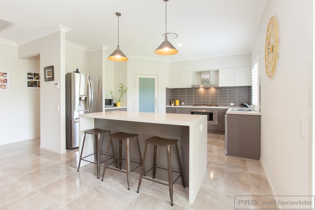 17 Sutton Grove BRANXTON 16