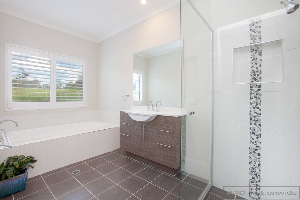 17 Sutton Grove BRANXTON 20