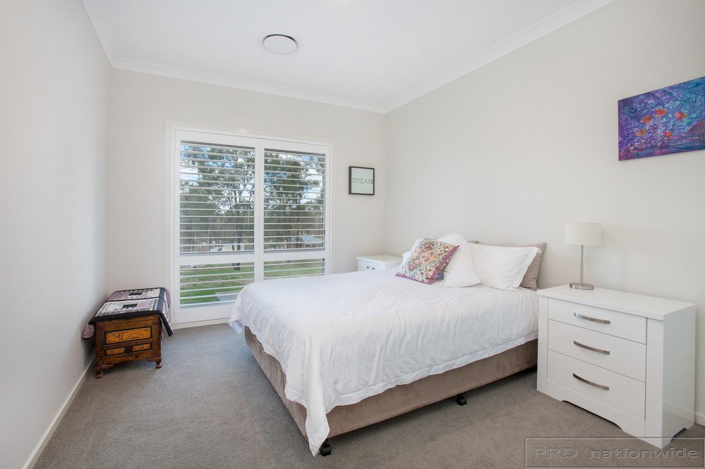 17 Sutton Grove BRANXTON 24