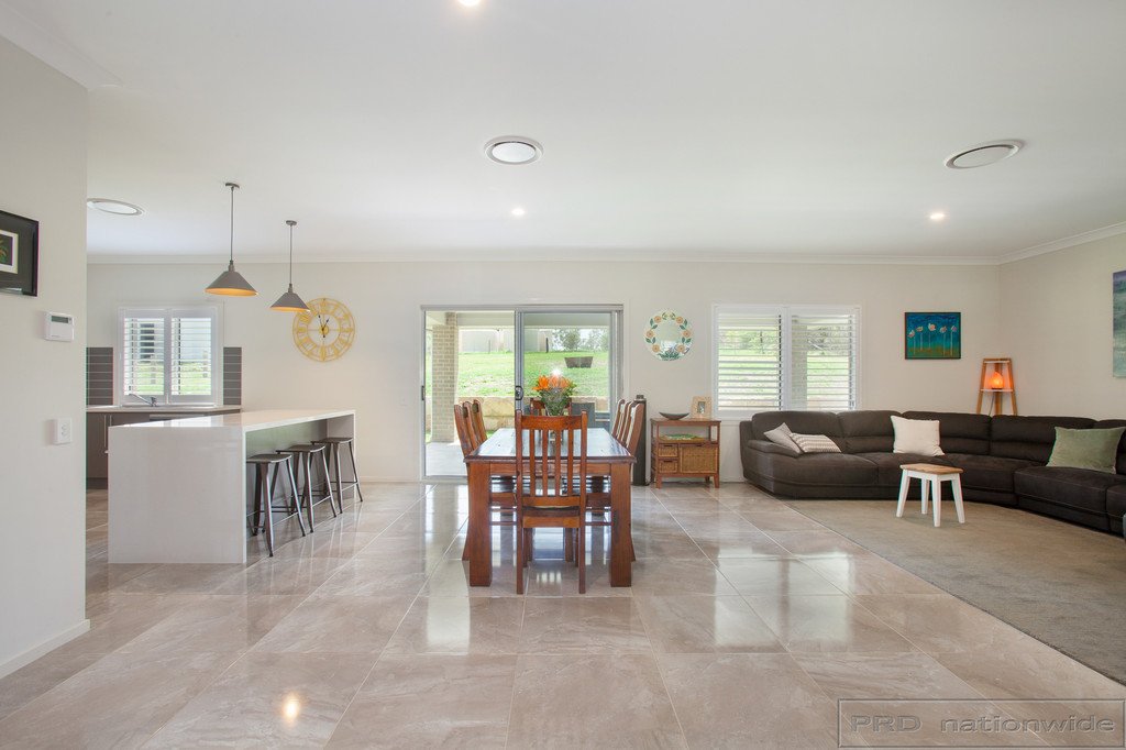 17 Sutton Grove BRANXTON 25