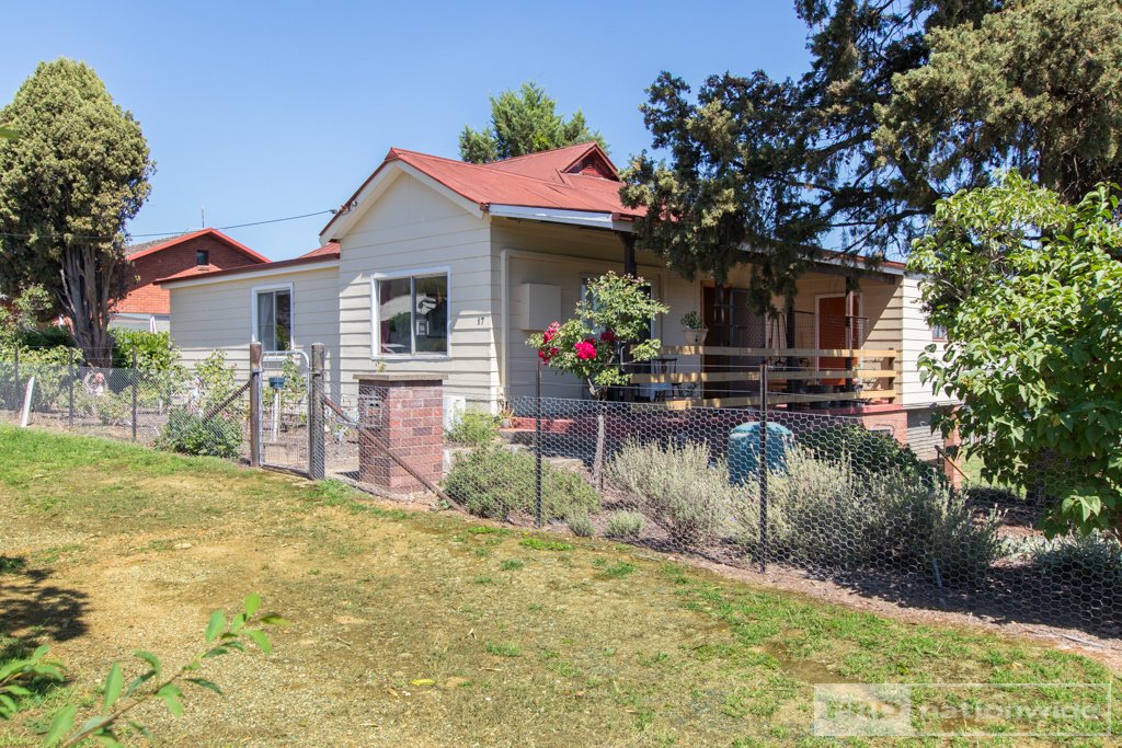 17 Sydney Street TUMUT 1