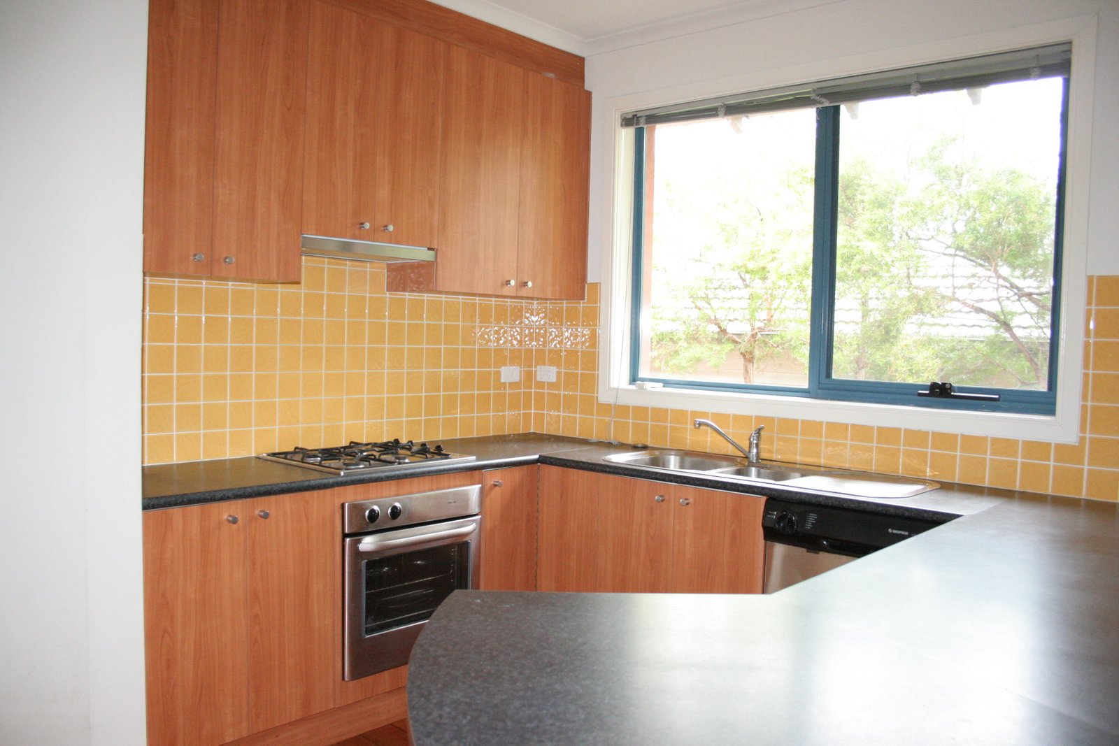 Gallery: 1/7 Sylvan Crescent