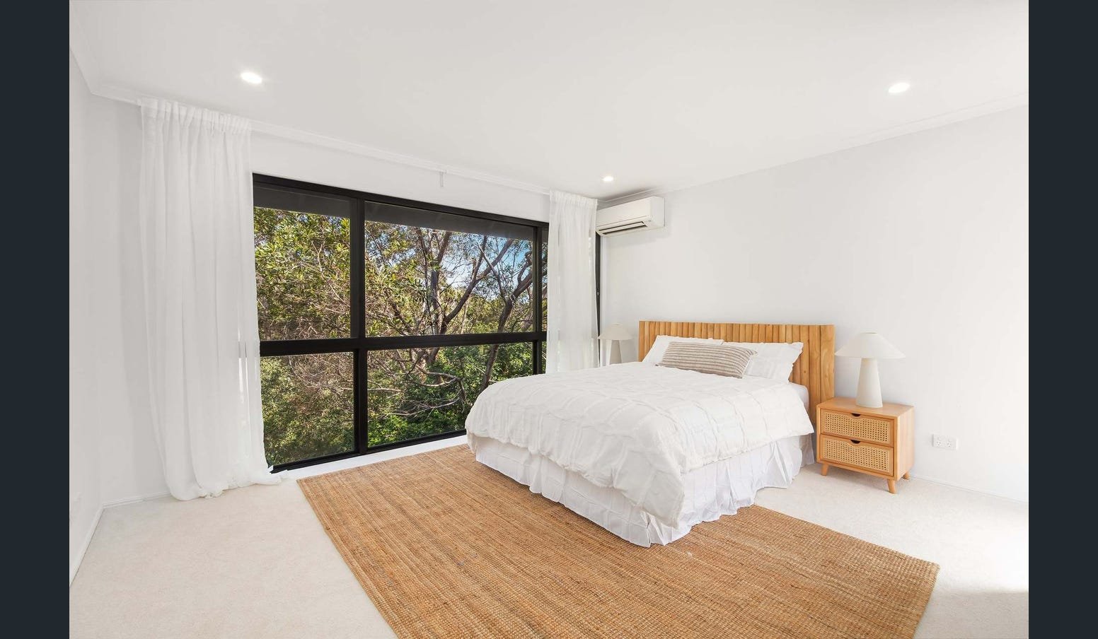 17 Tanjenong Place BURLEIGH HEADS 6