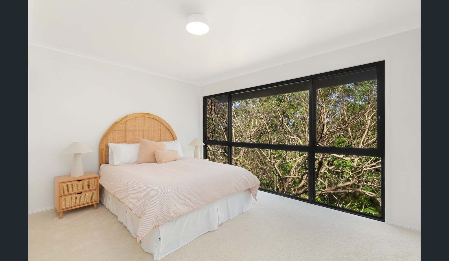 17 Tanjenong Place BURLEIGH HEADS 7