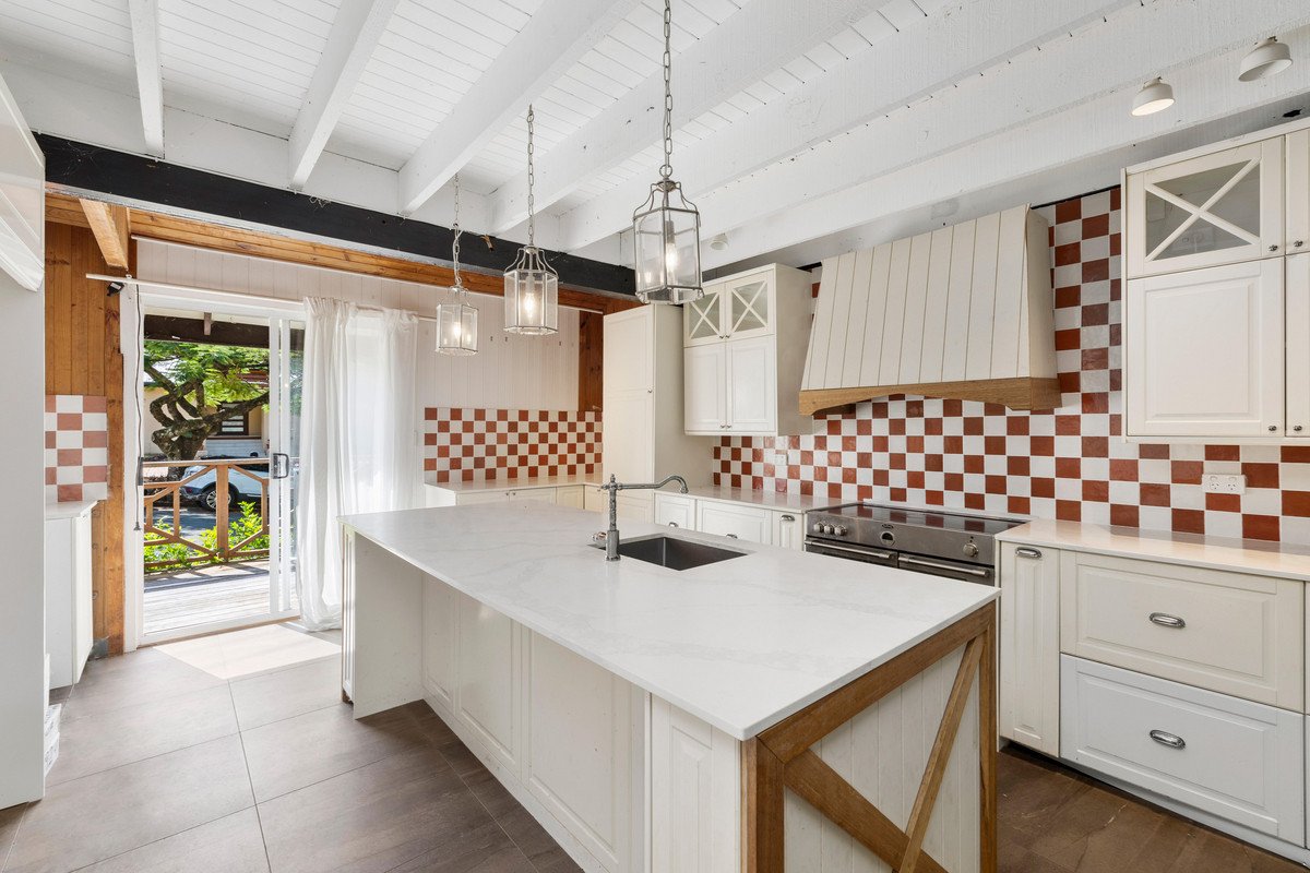 17 Tanjenong Street Burleigh Heads 5