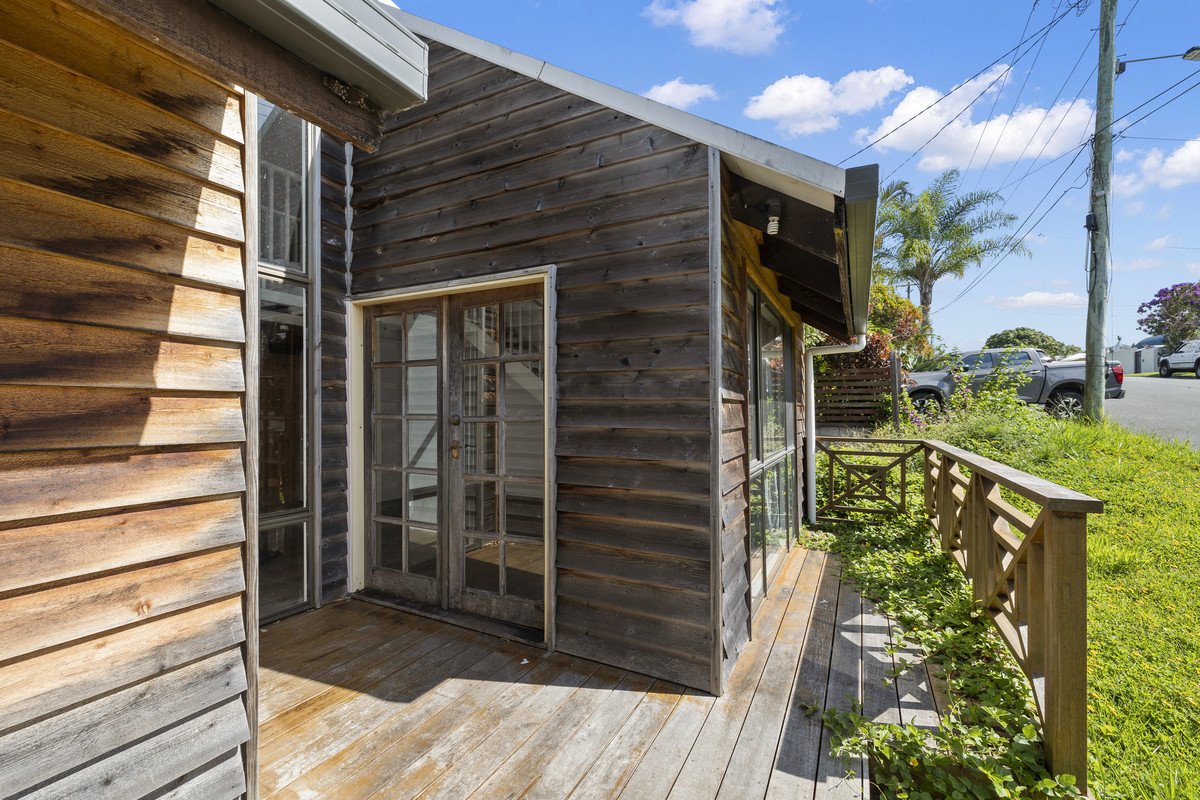 17 Tanjenong Street Burleigh Heads 14