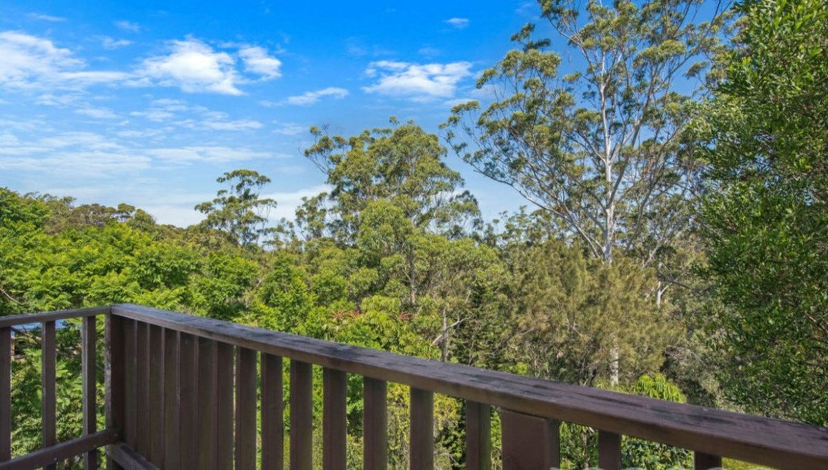 17 Tanjenong Street Burleigh Heads 11