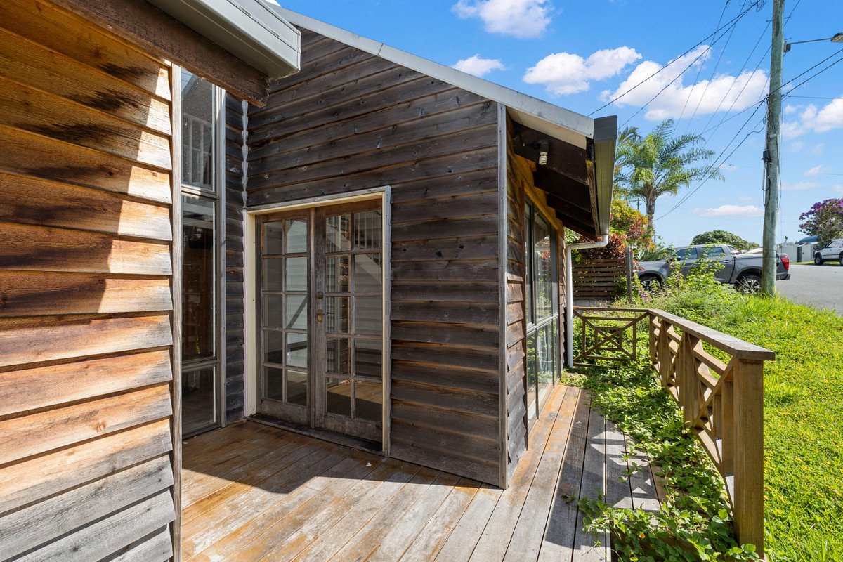 17 Tanjenong Street Burleigh Heads 3