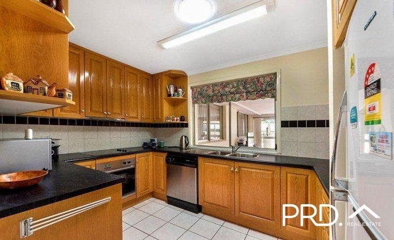 17 Tekapo Street BROADBEACH WATERS 4