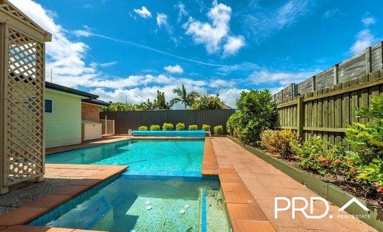 17 Tekapo Street BROADBEACH WATERS 11