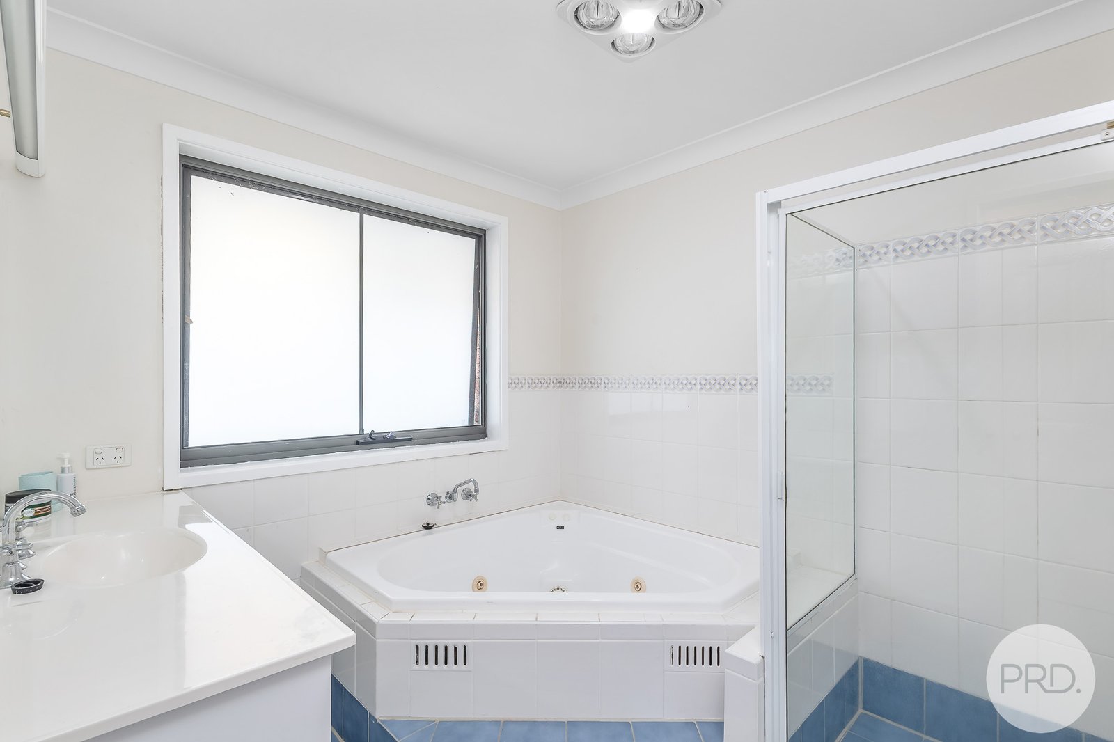 17 The Breakwater  CORLETTE 24