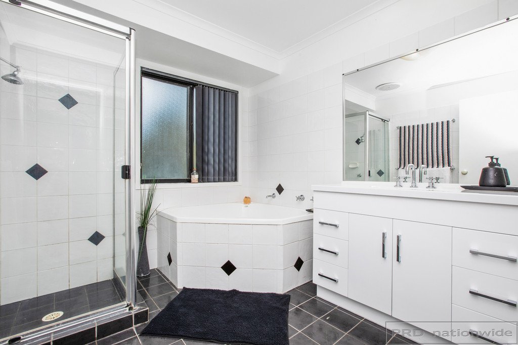 17 Thornbill Grove THORNTON 17