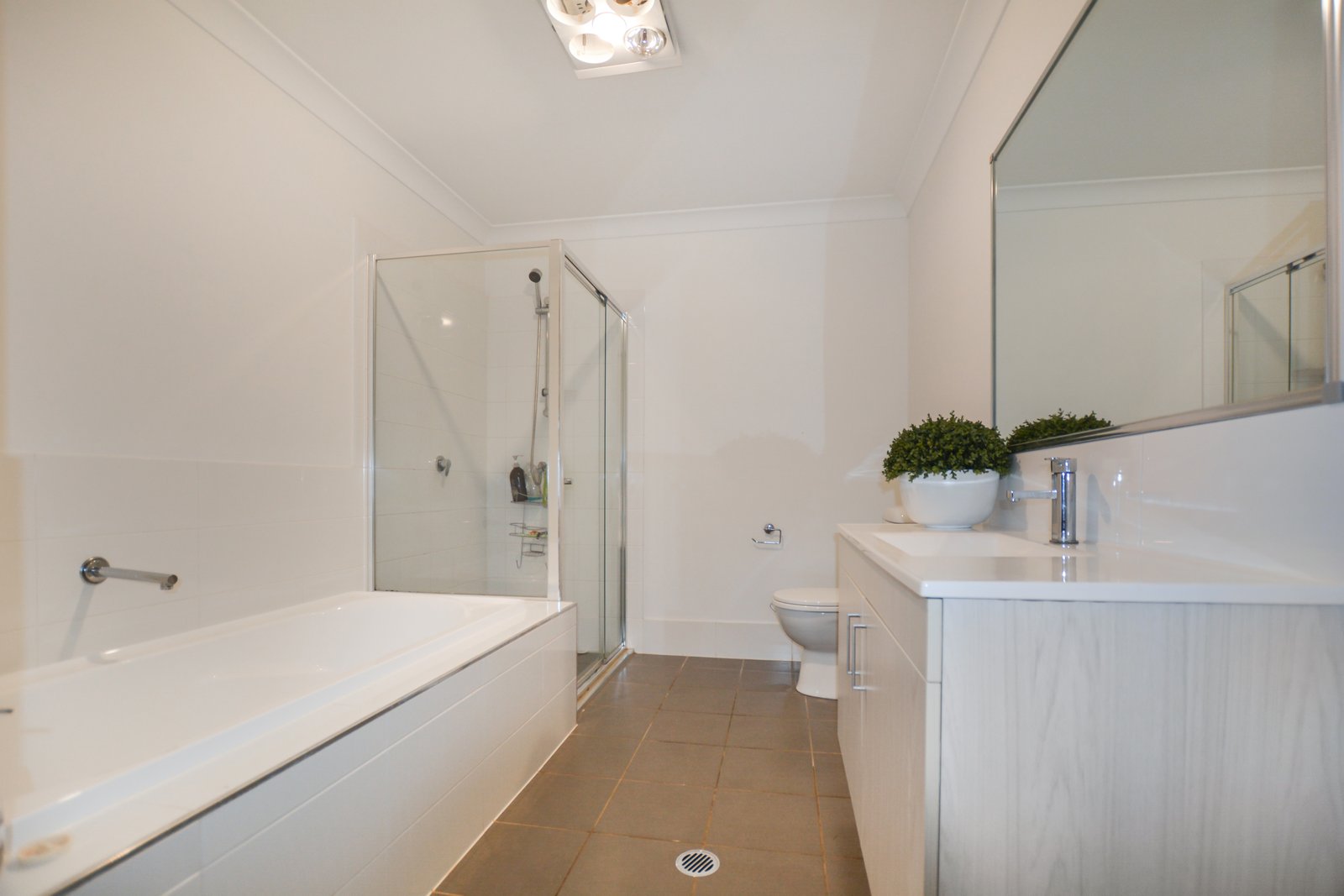 17 Thornton Dr  Penrith 4