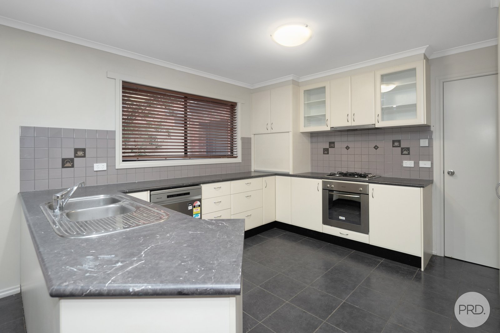 17 Tulloch Rise CANADIAN 6