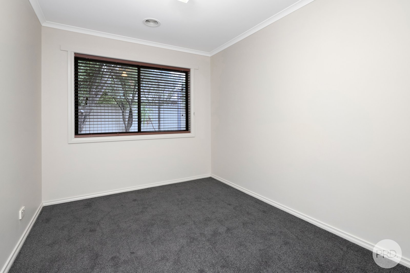 17 Tulloch Rise CANADIAN 9