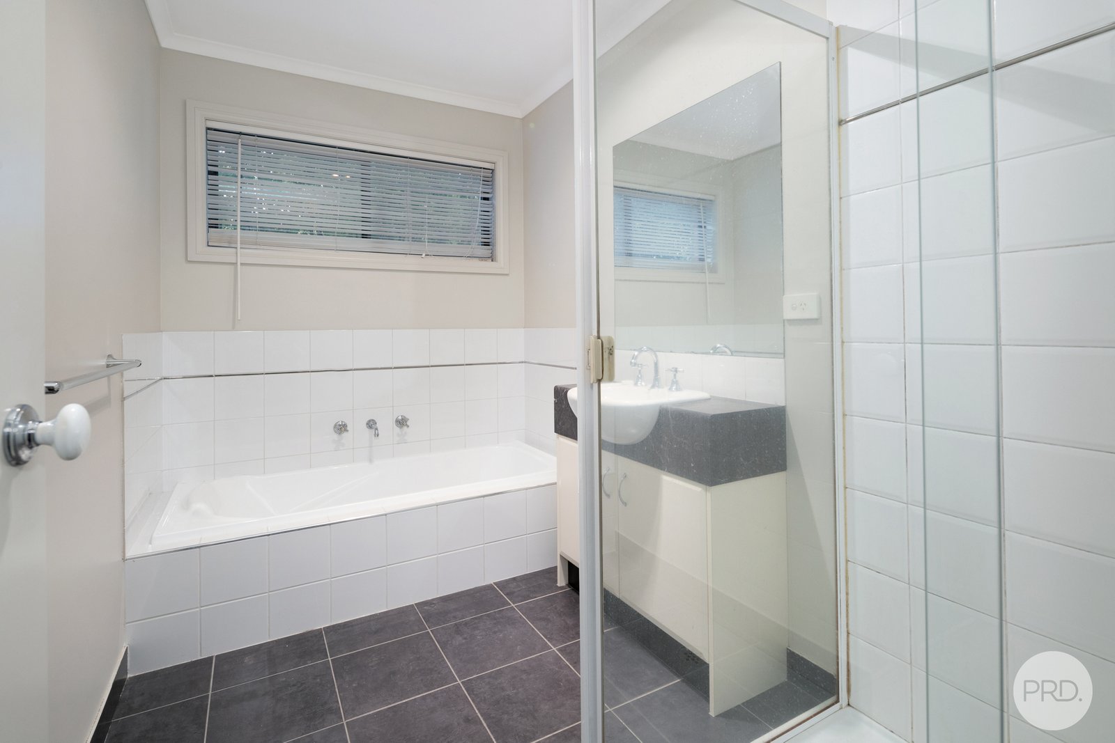 17 Tulloch Rise CANADIAN 11