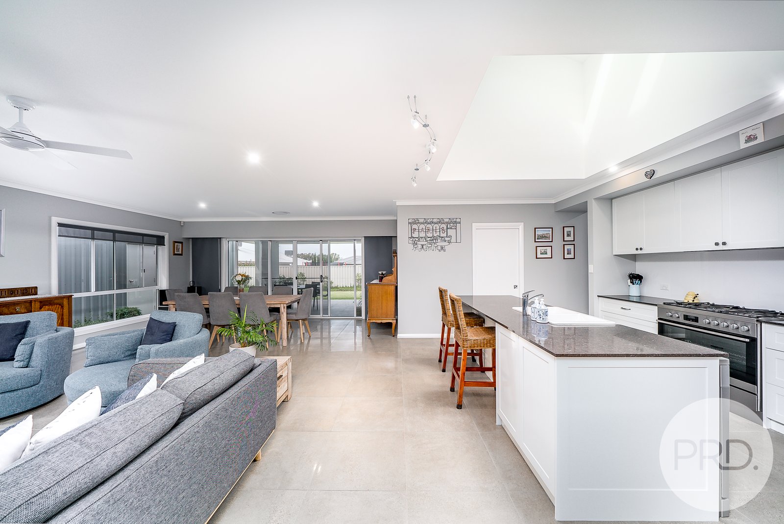17 Turramia Crescent GOBBAGOMBALIN 3