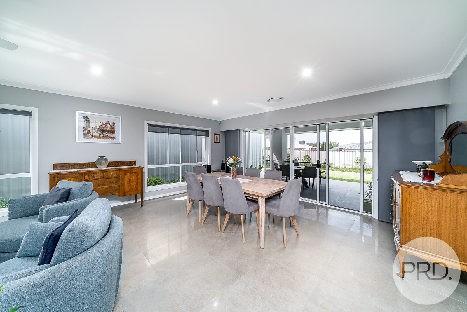 17 Turramia Crescent GOBBAGOMBALIN 4