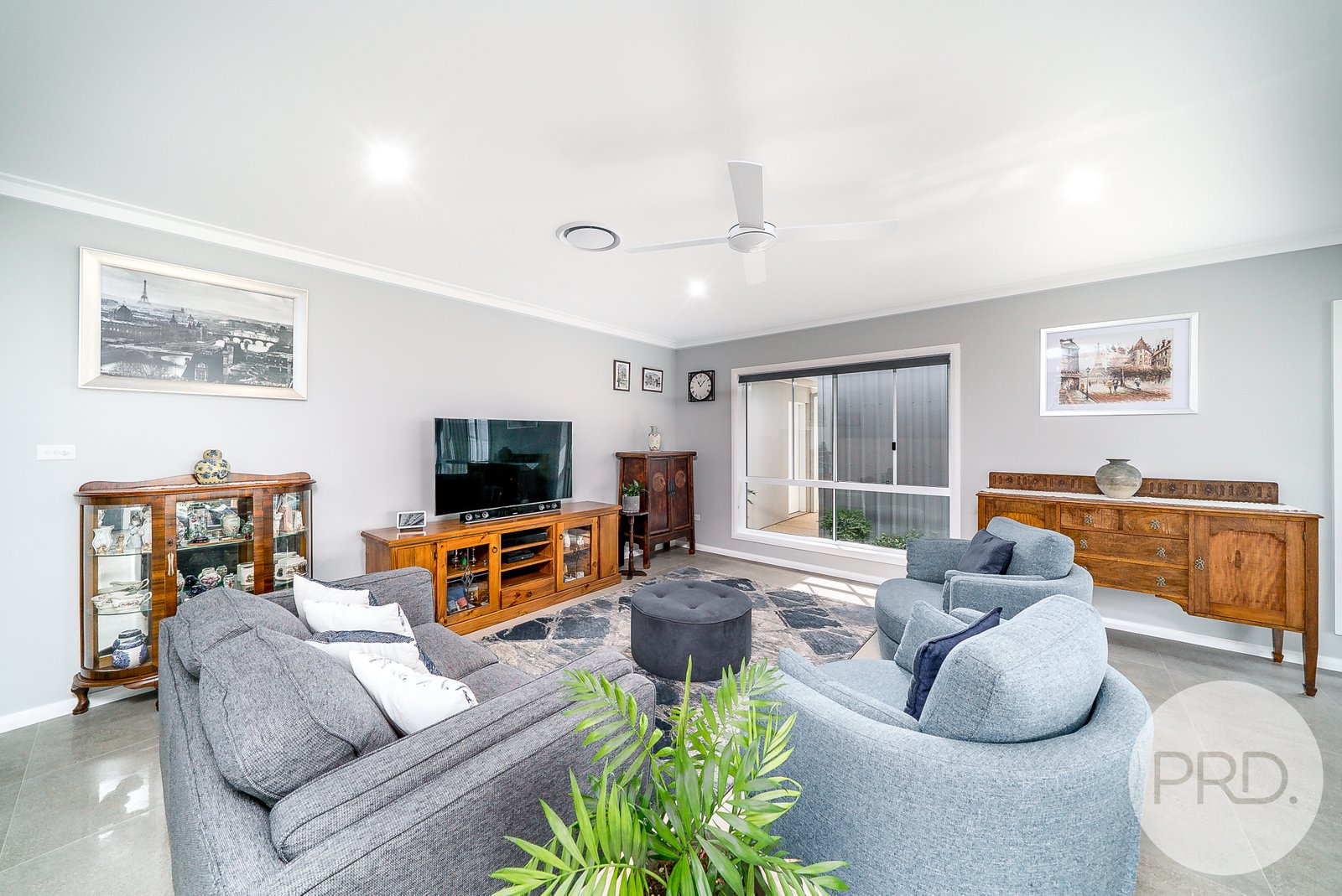 17 Turramia Crescent GOBBAGOMBALIN 5