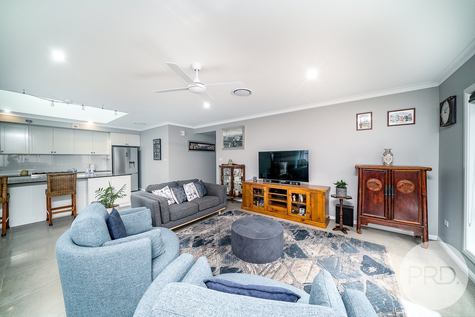 17 Turramia Crescent GOBBAGOMBALIN 6